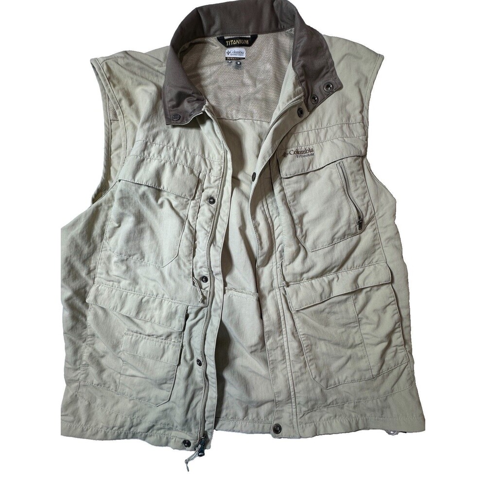 Columbia Titanium Men’s Athleisure Vest Size Medium Khaki Outdoors Fishing